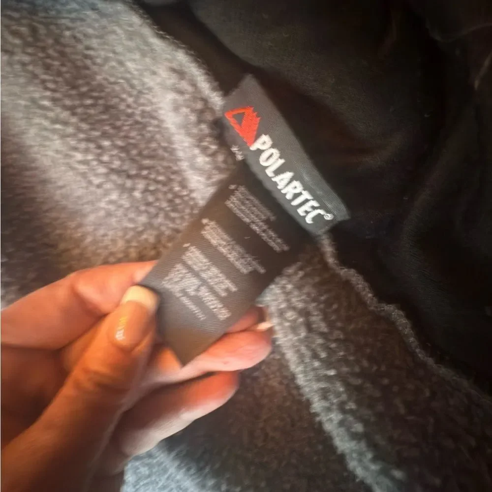 The North Face Men's Two-Tone Black and Gray Vest